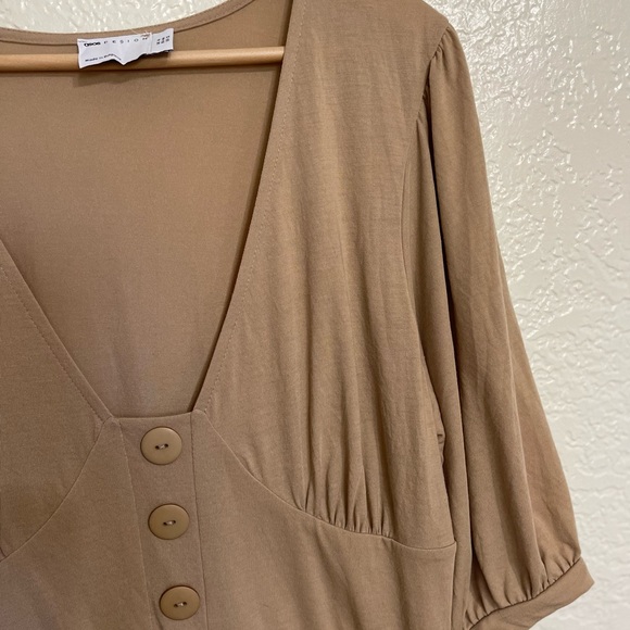ASOS DESIGN midi short sleeve pleated dress with button detail in camel, size 12 - Picture 5 of 7